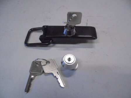 Toggle Latches with Key Lock without Catch Plate.