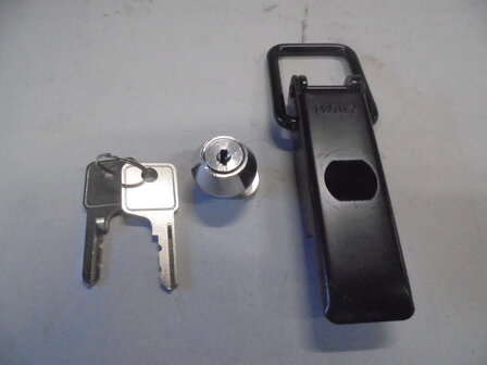 Toggle Latches with Key Lock without Catch Plate.